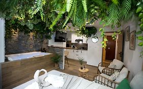 Jungle Room Cannes